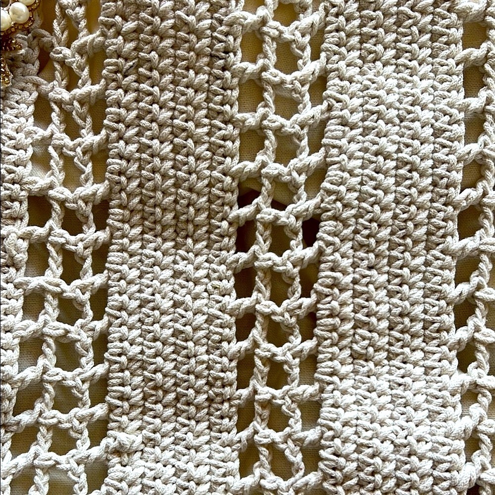 Made In India | Crochet Tote Bag w/ Beaded 🦀 Crab Charm - Picture 5 of 5